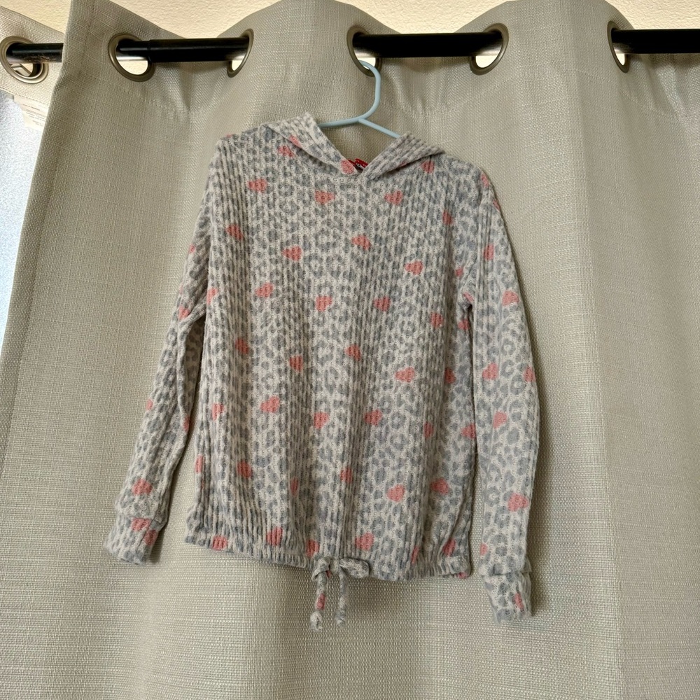 🤑 3/$25 Liberty valor hoodie pull over